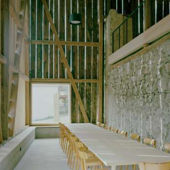 Fienile ristrutturato in stile moderno