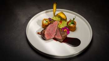 Piatti deliziosi in un'atmosfera moderna e accogliente nel ristorante Alpin Royal