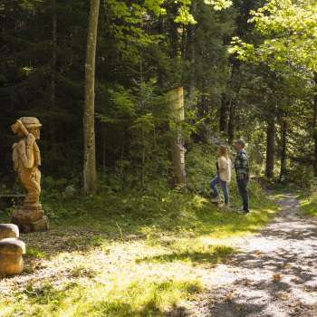 Figura in legno sul «sentiero delle leggende Walser»