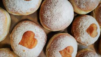 Immagine dall'alto di ciambelle raffinate