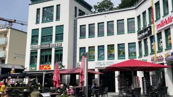 Vista esterna della panetteria-pasticceria Balu con la sua accogliente terrazza