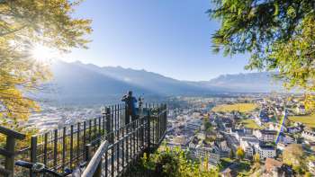 Punto panoramico di Känzile a Vaduz con vista sulla valle del Reno e sulle Alpi
