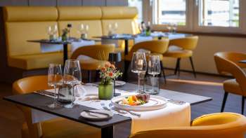 Piatti deliziosi in un'atmosfera moderna e accogliente nel ristorante Alpin Royal