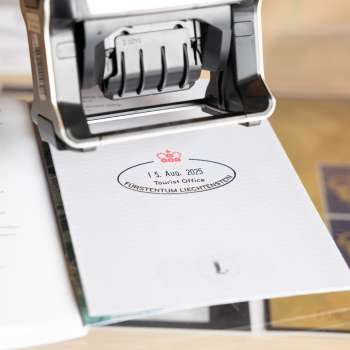 Francobollo ricordo, disponibile presso il Liechtenstein Center di Vaduz