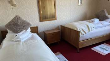 Camera da letto con due letti singoli