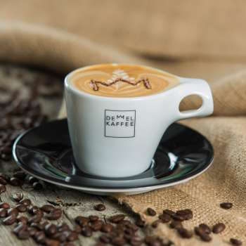 Particolare di una tazza di caffè al Kaffee Demmel