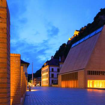Palazzo del Parlamento illuminato a Vaduz