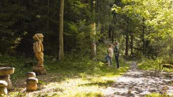 Figura in legno sul «sentiero delle leggende Walser»