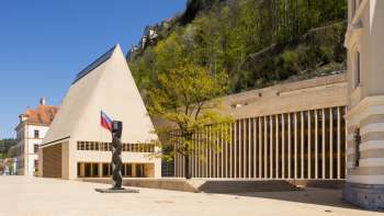 "Esperienza Vaduz" - visita guidata al palazzo del parlamento