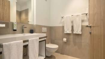 Bagno moderno al motel b_smart