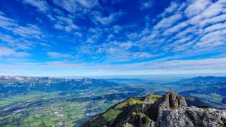 Dalla cima delle Tre sorelle si gode di un'ampia vista sulla valle del Reno e sul Liechtenstein - un impressionante scenario alpino con viste trasversali e lontane.