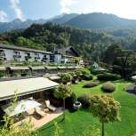 Esclusivo Parkhotel Sonnenhof a Vaduz con giardini e sfondo montano