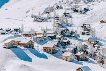 Chalet e case vacanza innevati nella stazione sciistica di Malbun, immersa nelle Alpi del Liechtenstein: è così che dovrebbe sempre andare