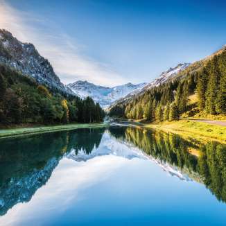 L'alba al Lago Gänglesee sul Steg