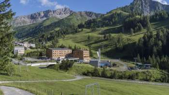 Il paesino di montagna di Malbun in estate