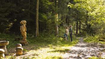 Figura in legno sul «sentiero delle leggende Walser»